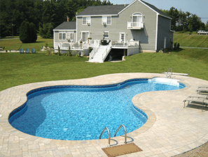 kidney shaped in-ground pool with light liner in Maryland